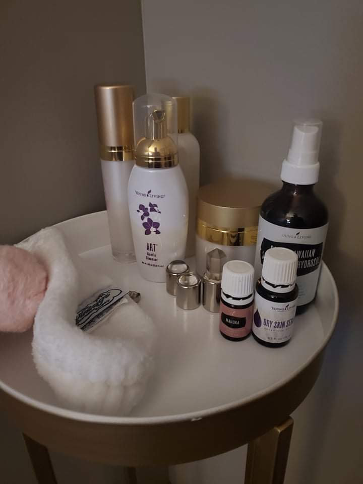 endtable End table with different lotions and essential oils