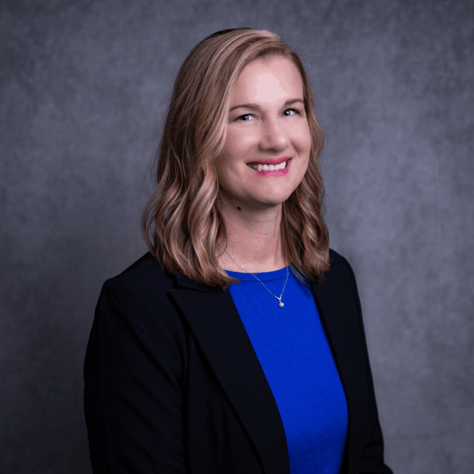 3f4ab104c215b6a792edeada1938d5c4-xxlarge Portrait of Eva Dawson in photography studio